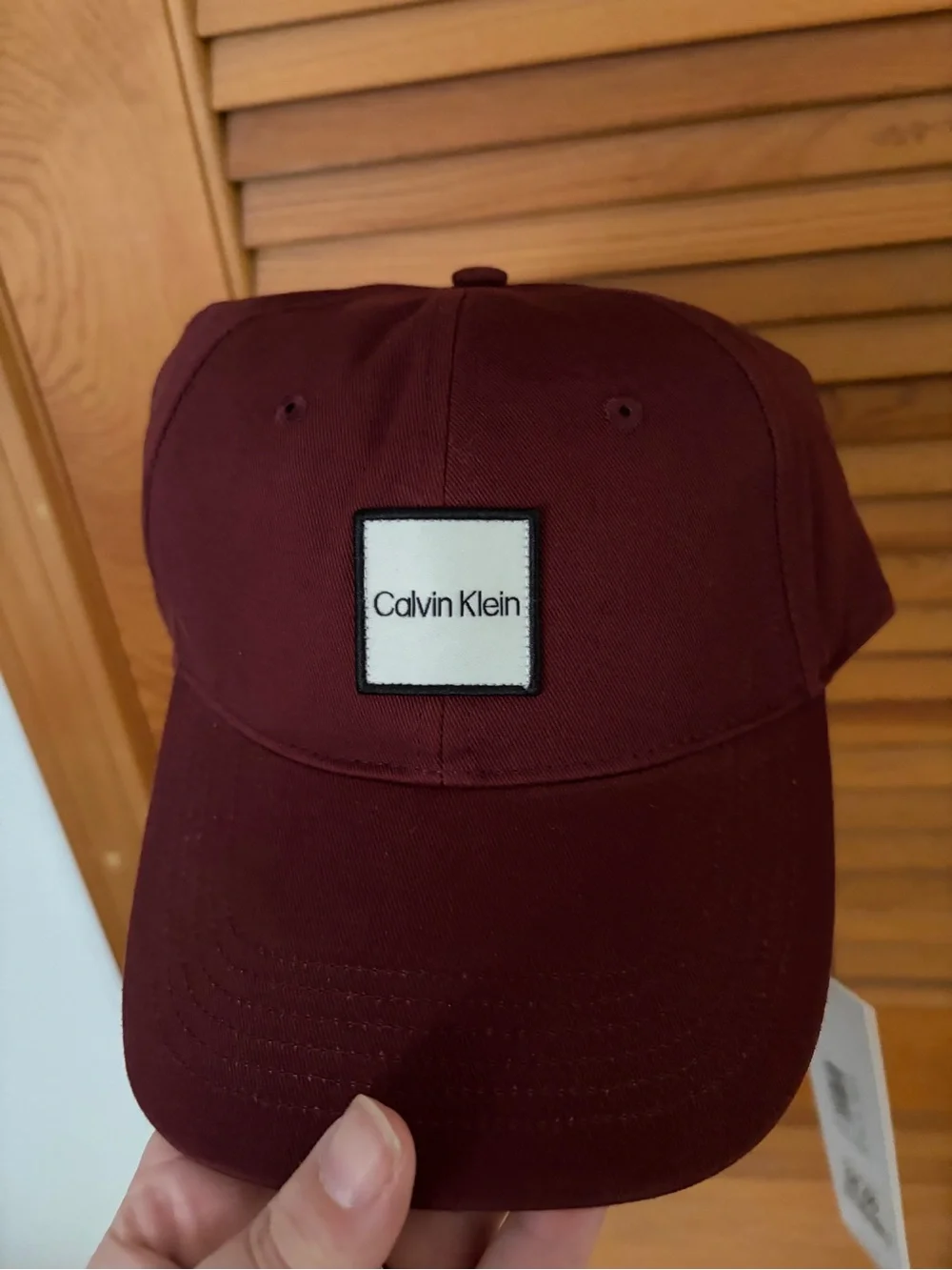 Calvin Klein 100% cotton baseball Hat in burgundy / maroon one size NWT